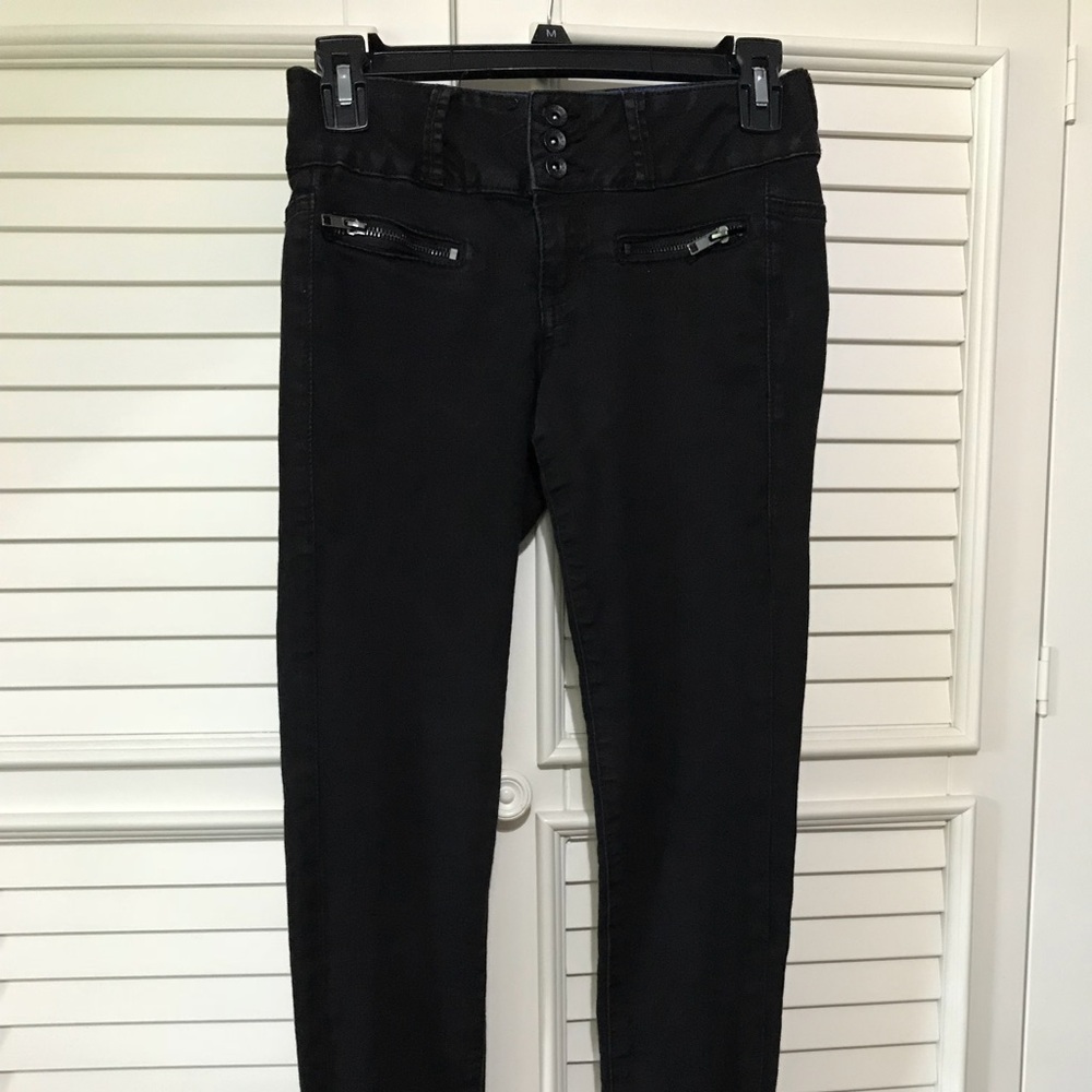 Women’s Black Zipper Jeggings